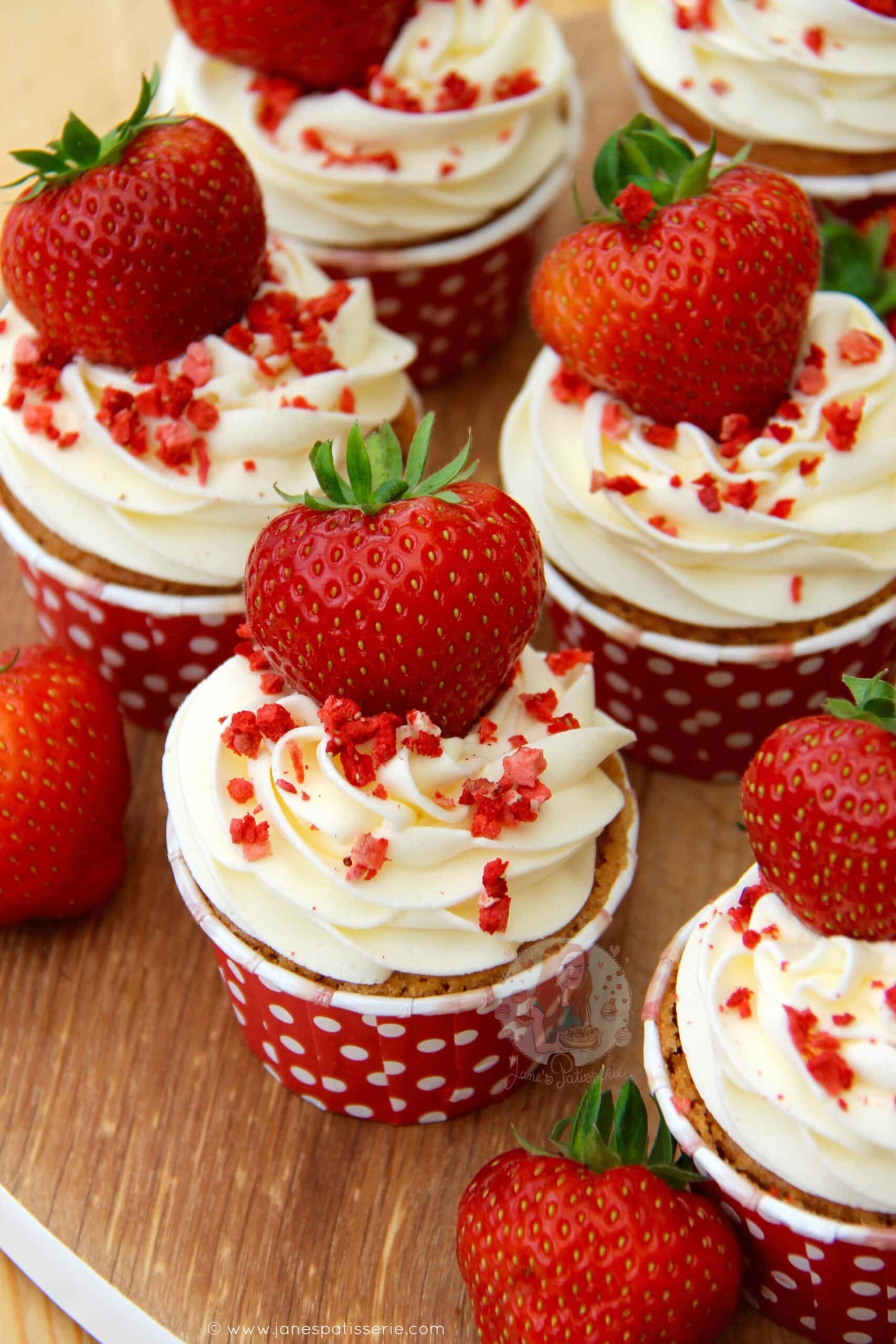 Wimbledon Strawberry Cupcakes! - Jane&amp;#39;s Patisserie