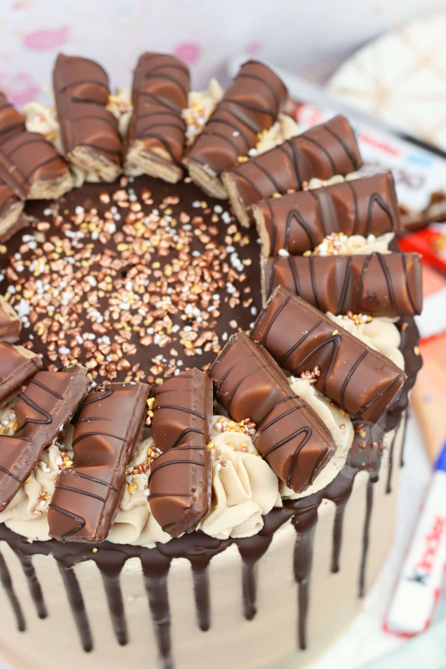 Kinder Bueno Drip Cake! Jane's Patisserie