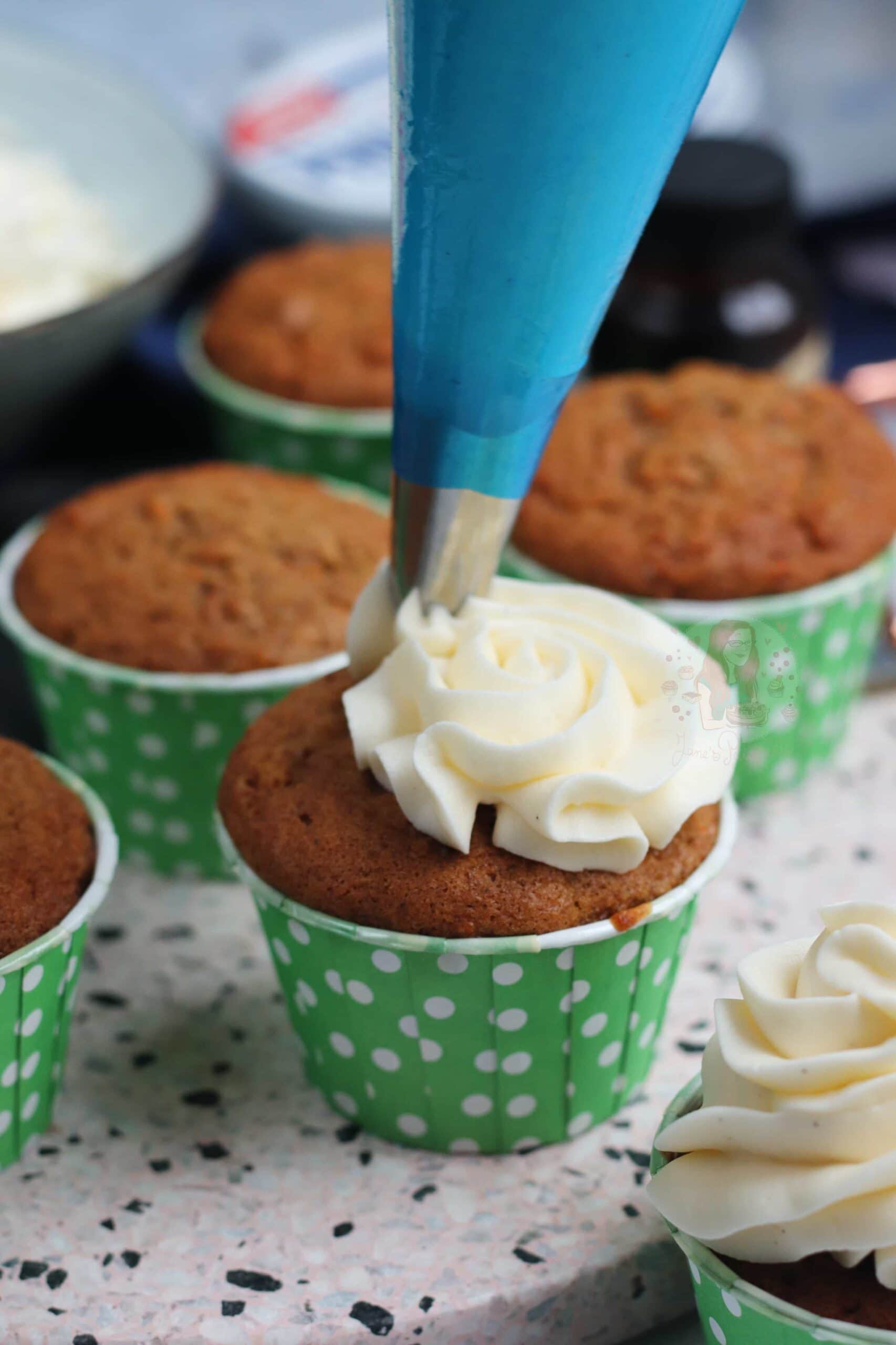 How to Make Cream Cheese Frosting Back to Basics! Jane's Patisserie