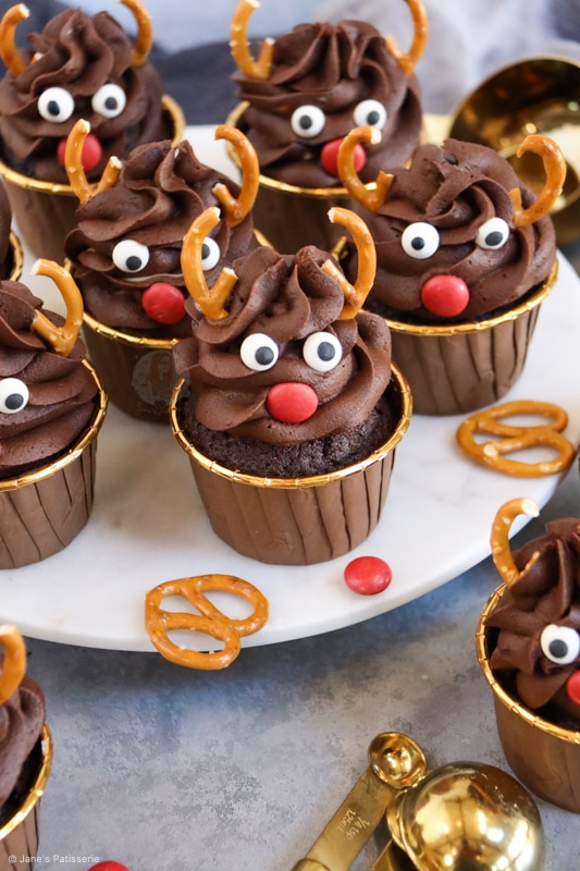 12 Amazing Cupcake Decorating Hacks to Make You Look Like a Pro