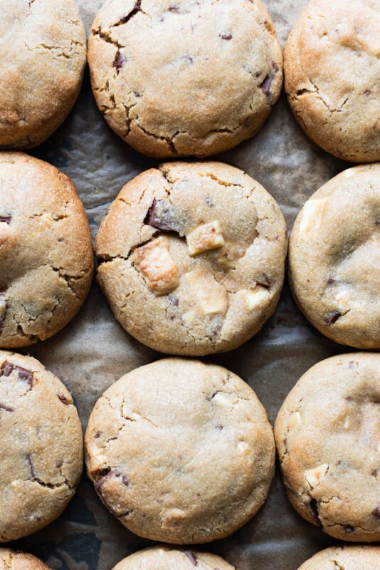 Close up of a row of Salted Caramel Cheesecake Cookies