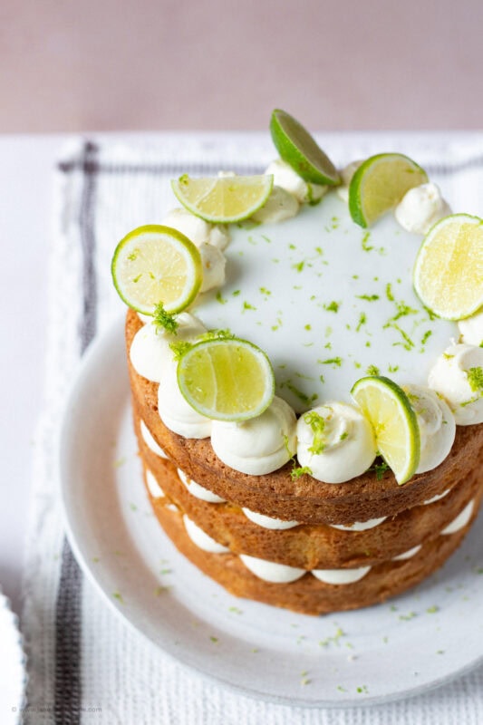 The top of a finished Gin and Tonic Cake
