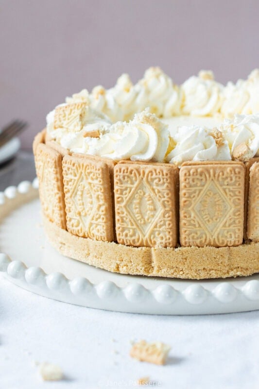 The side of a a no-bake Custard cream cheesecake