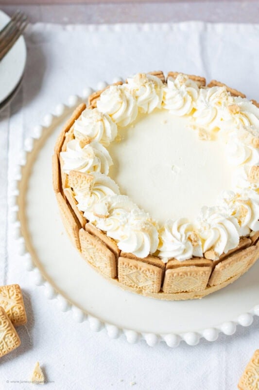 A whole custard cream no bake cheesecake