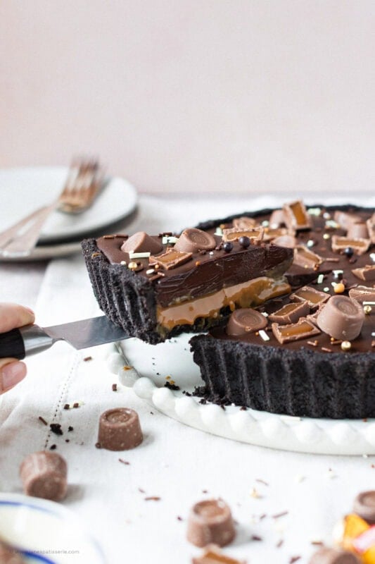 A slice of no-bake Rolo tart being taken