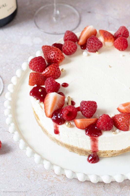 A SIDE PROFILE OF A Champagne Cheesecake
